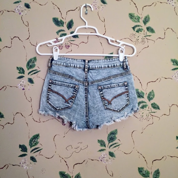 ❌DONATED❌ Bullhead High Rise Shorts - Picture 2 of 3